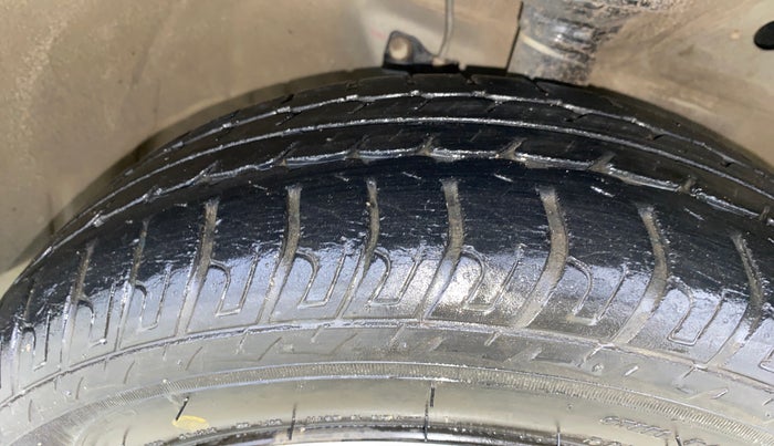 2017 Maruti Wagon R 1.0 VXI, Petrol, Manual, 30,207 km, Right Front Tyre Tread