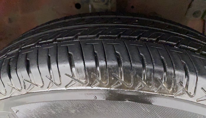 2016 Maruti Swift VXI, Petrol, Manual, 59,493 km, Right Front Tyre Tread