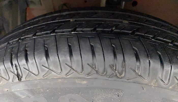2016 Maruti Swift VXI, Petrol, Manual, 59,493 km, Left Front Tyre Tread
