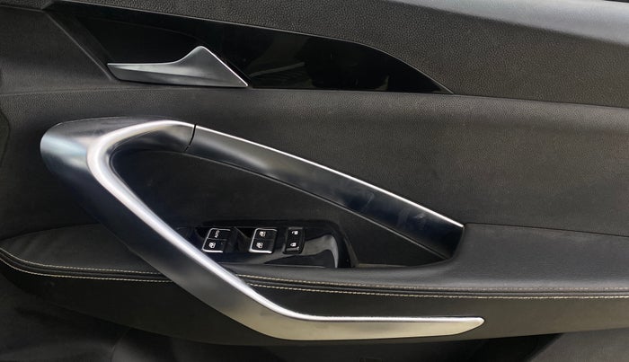 2019 MG HECTOR SHARP HYBRID 1.5 PETROL, Petrol, Manual, 72,811 km, Driver Side Door Panels Control