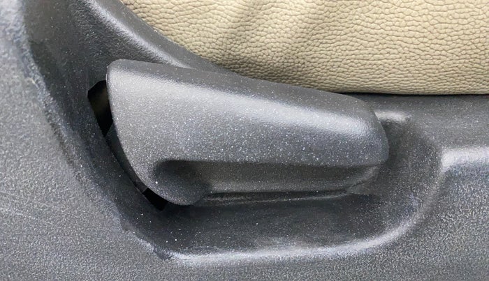 2014 Maruti Wagon R 1.0 VXI, Petrol, Manual, 1,33,861 km, Driver Side Adjustment Panel