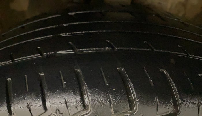 2014 Maruti Wagon R 1.0 VXI, Petrol, Manual, 1,33,861 km, Right Front Tyre Tread