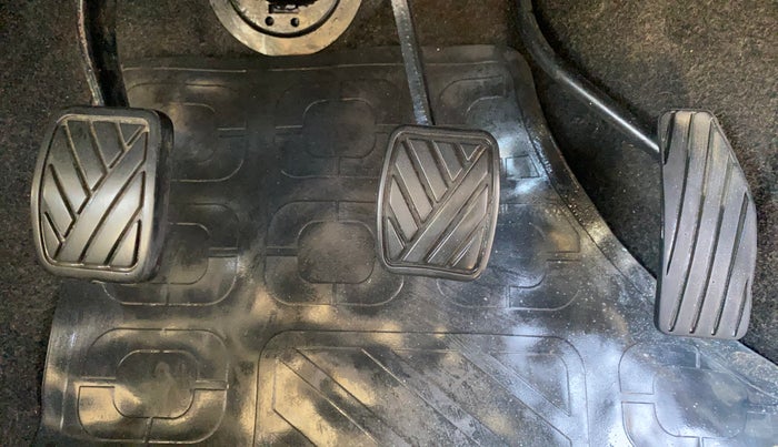 2014 Maruti Wagon R 1.0 VXI, Petrol, Manual, 1,33,861 km, Pedals