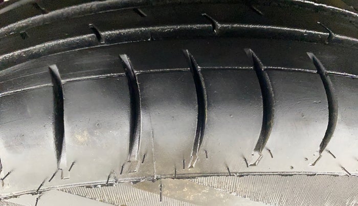 2019 Maruti Swift VXI, Petrol, Manual, 74,408 km, Left Front Tyre Tread