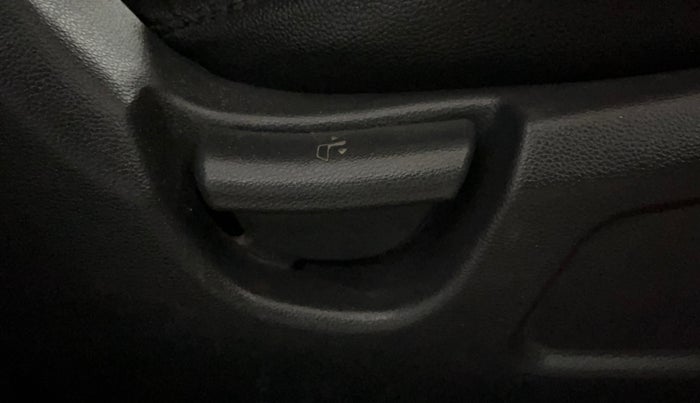 2015 Hyundai Elite i20 MAGNA 1.2, Petrol, Manual, 1,43,455 km, Driver Side Adjustment Panel