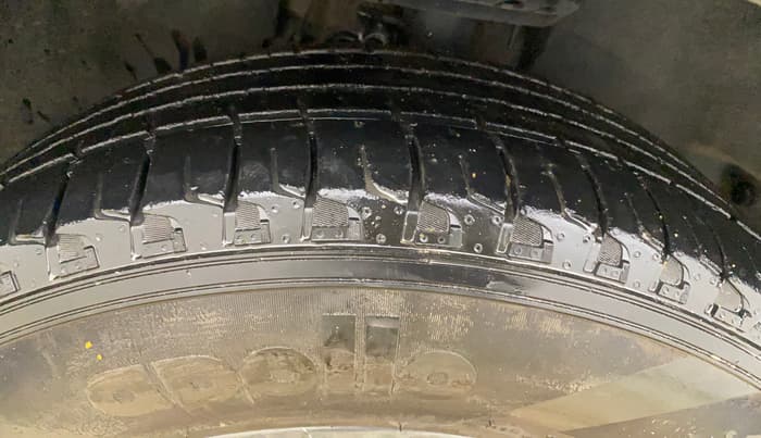2020 Tata Harrier XZA PLUS 2.0L, Diesel, Automatic, 1,23,596 km, Right Front Tyre Tread