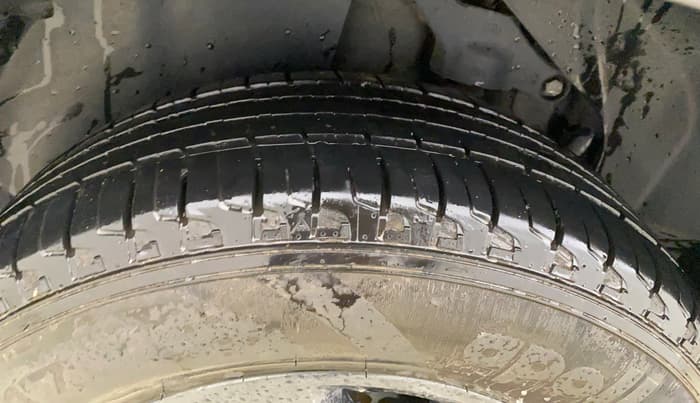 2020 Tata Harrier XZA PLUS 2.0L, Diesel, Automatic, 1,23,596 km, Right Rear Tyre Tread