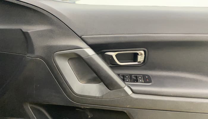 2020 Tata Harrier XZA PLUS 2.0L, Diesel, Automatic, 1,23,596 km, Driver Side Door Panels Control