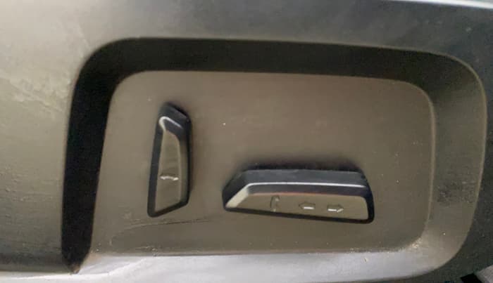 2020 Tata Harrier XZA PLUS 2.0L, Diesel, Automatic, 1,23,596 km, Driver Side Adjustment Panel