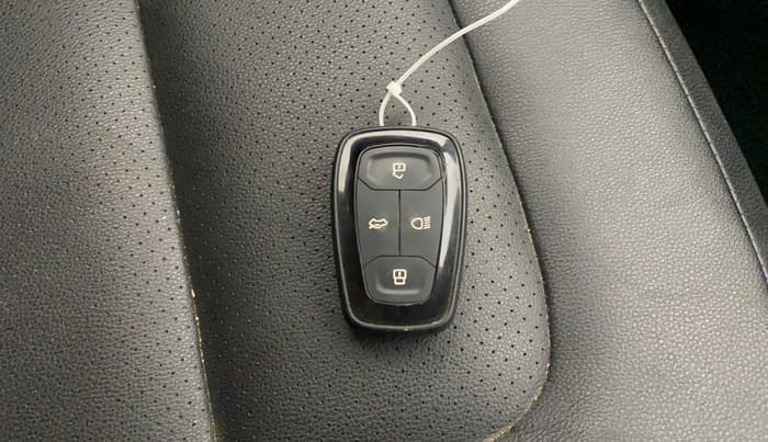 2020 Tata Harrier XZA PLUS 2.0L, Diesel, Automatic, 1,23,596 km, Key Close Up