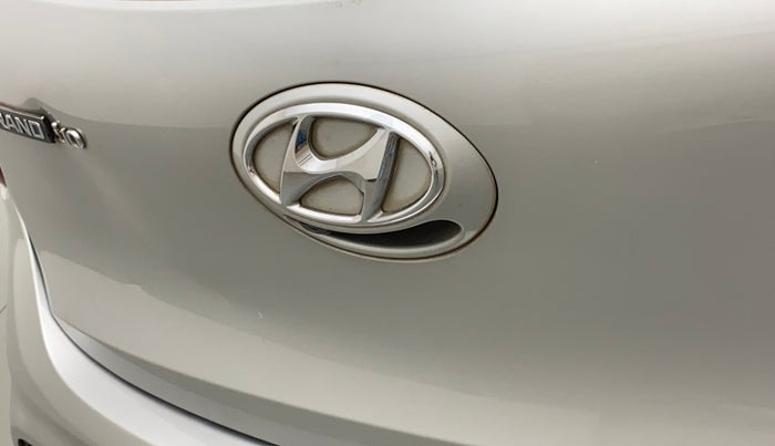 2017 Hyundai Grand i10 ASTA 1.2 KAPPA VTVT, Petrol, Manual, 72,254 km, Dicky (Boot door) - Minor scratches
