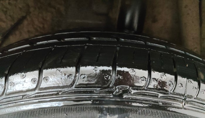 2019 Maruti Celerio VXI (O) CNG, CNG, Manual, 76,998 km, Left Rear Tyre Tread