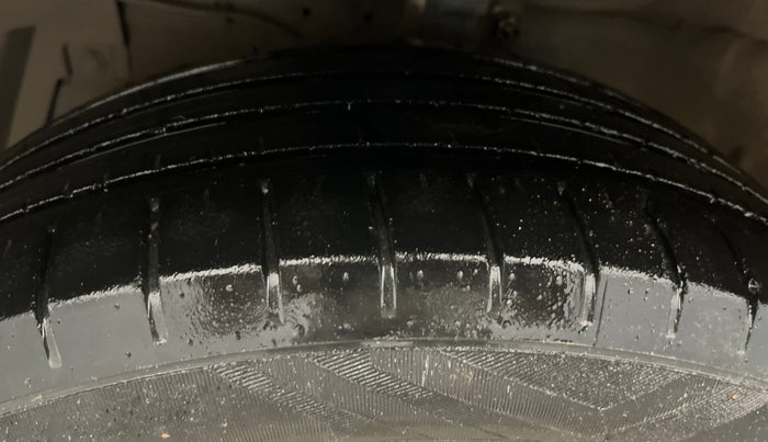 2018 Maruti Ciaz ALPHA 1.5 SHVS PETROL, Petrol, Manual, 66,246 km, Left Front Tyre Tread