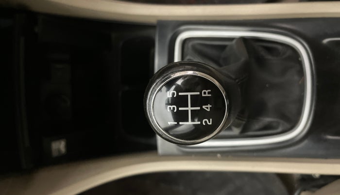 2018 Maruti Ciaz ALPHA 1.5 SHVS PETROL, Petrol, Manual, 66,246 km, Gear Lever