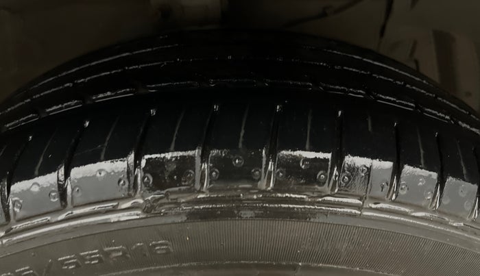 2018 Maruti Ciaz ALPHA 1.5 SHVS PETROL, Petrol, Manual, 66,246 km, Right Front Tyre Tread