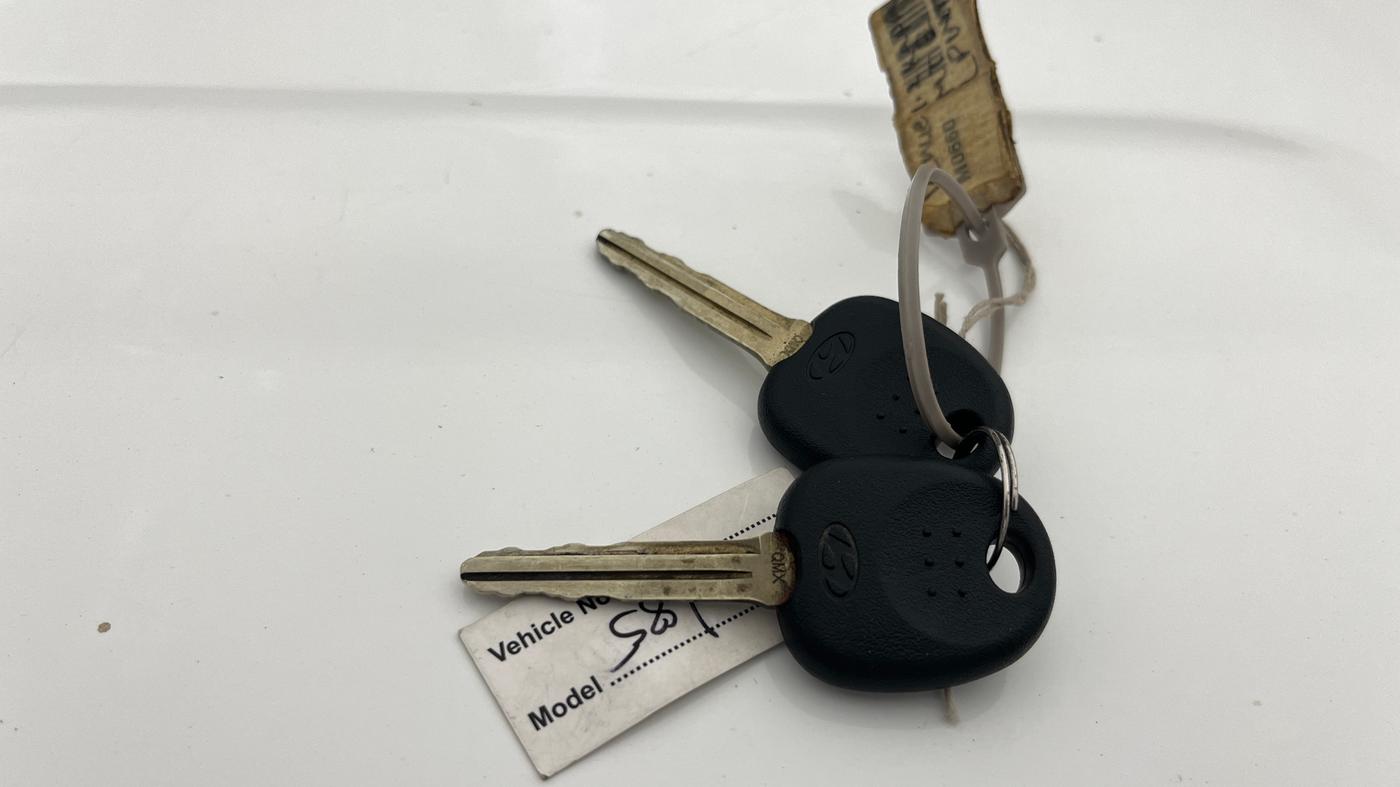 2021 Hyundai VENUE E 1.2, Petrol, Manual, 2,771 km, Key Close Up