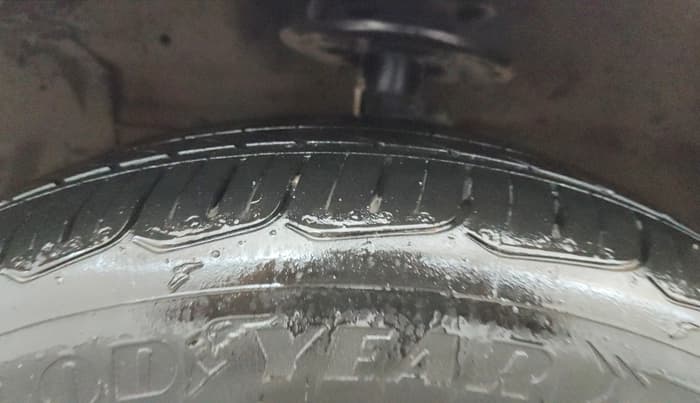 2019 Maruti Ciaz ALPHA 1.5 SHVS PETROL, Petrol, Manual, 42,107 km, Left Front Tyre Tread