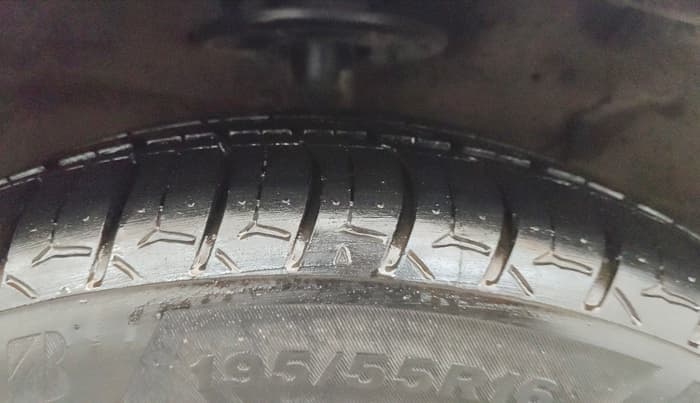 2019 Maruti Ciaz ALPHA 1.5 SHVS PETROL, Petrol, Manual, 42,107 km, Right Front Tyre Tread