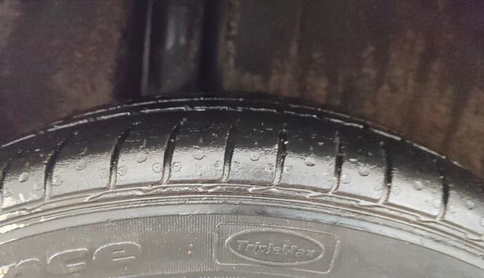 2019 Maruti Ciaz ALPHA 1.5 SHVS PETROL, Petrol, Manual, 42,107 km, Right Rear Tyre Tread