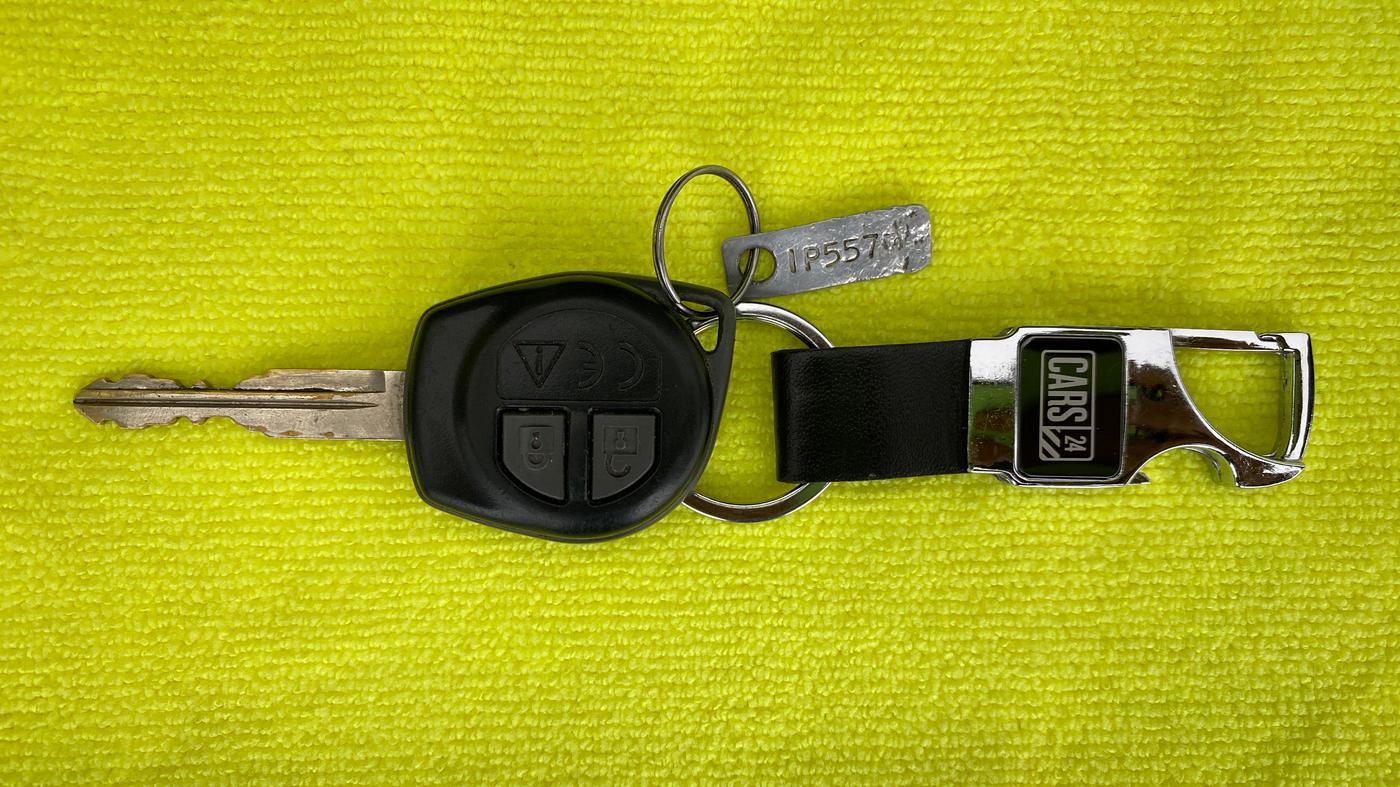 2019 Maruti Swift VXI D, Petrol, Manual, 46,468 km, Key Close Up