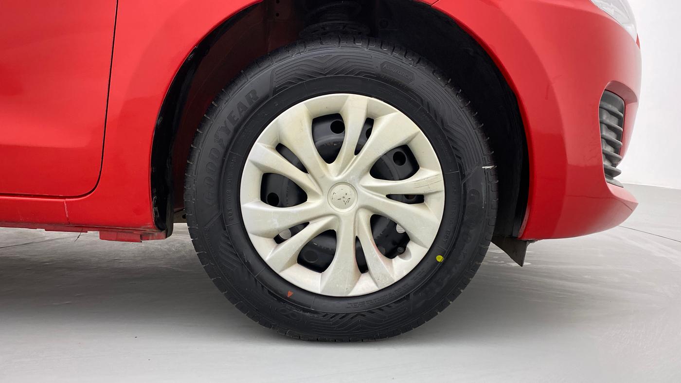 2019 Maruti Swift VXI D, Petrol, Manual, 46,468 km, Right Front Wheel