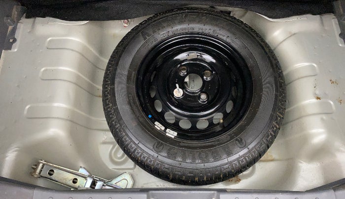 2014 Maruti Alto 800 LXI, Petrol, Manual, 28,800 km, Dicky (Boot door) - Tool missing
