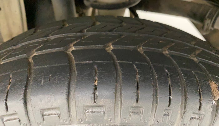 2014 Maruti Alto 800 LXI, Petrol, Manual, 28,800 km, Left Rear Tyre Tread