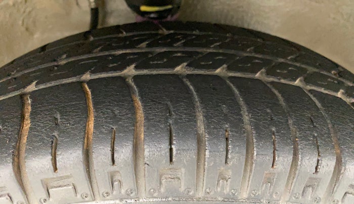 2014 Maruti Alto 800 LXI, Petrol, Manual, 28,800 km, Right Front Tyre Tread