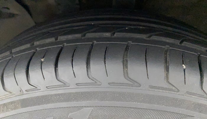 2017 Hyundai Creta SX 1.6 DIESEL, Diesel, Manual, 61,025 km, Left Front Tyre Tread