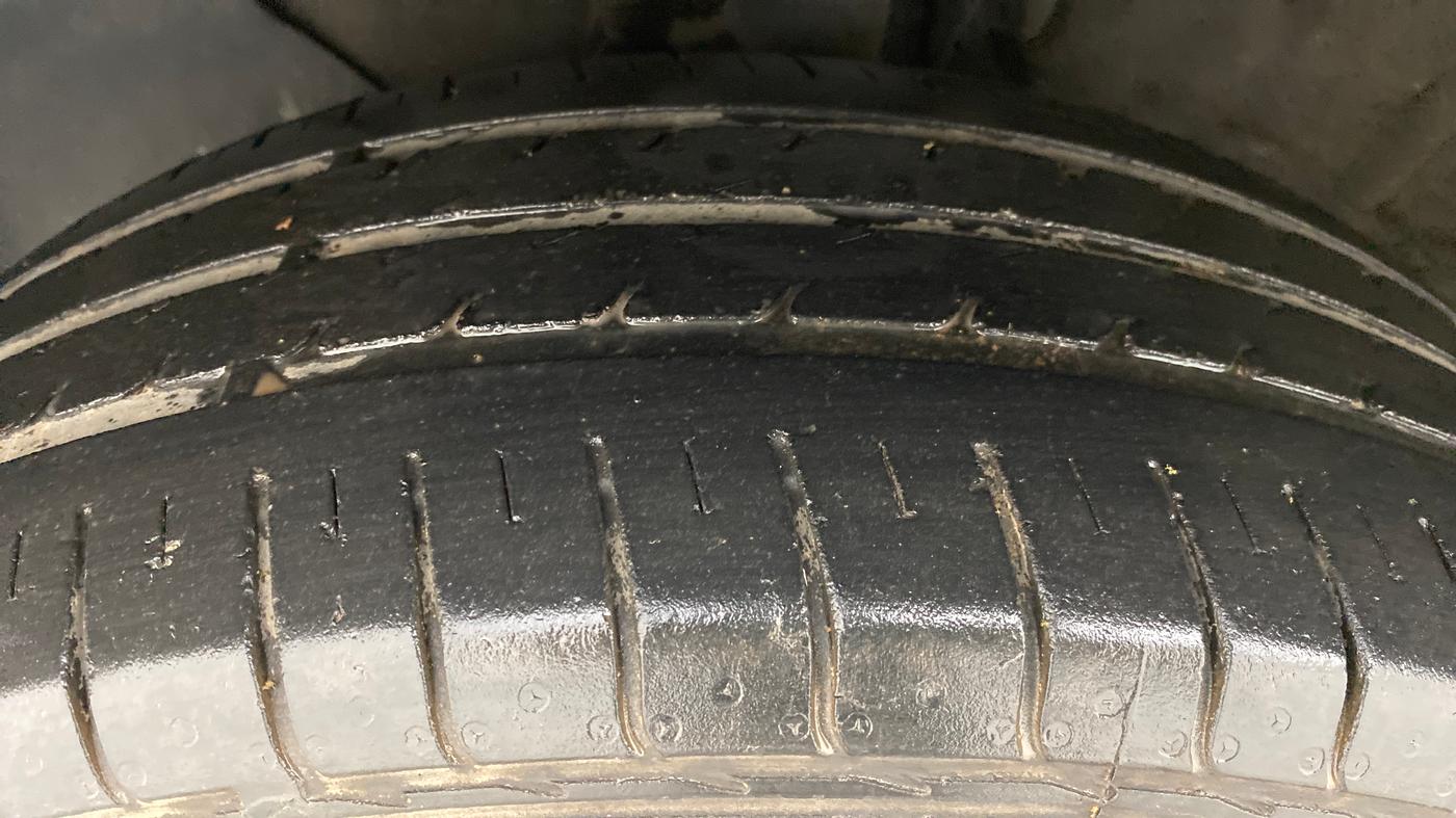 2017 Hyundai Elite i20 SPORTZ 1.2, Petrol, Manual, 33,269 km, Left Front Tyre Tread