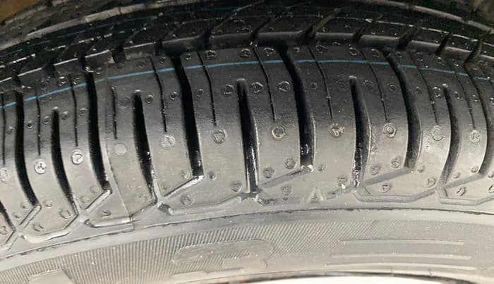 2018 Renault Kwid RXL, Petrol, Manual, 51,089 km, Right Front Tyre Tread