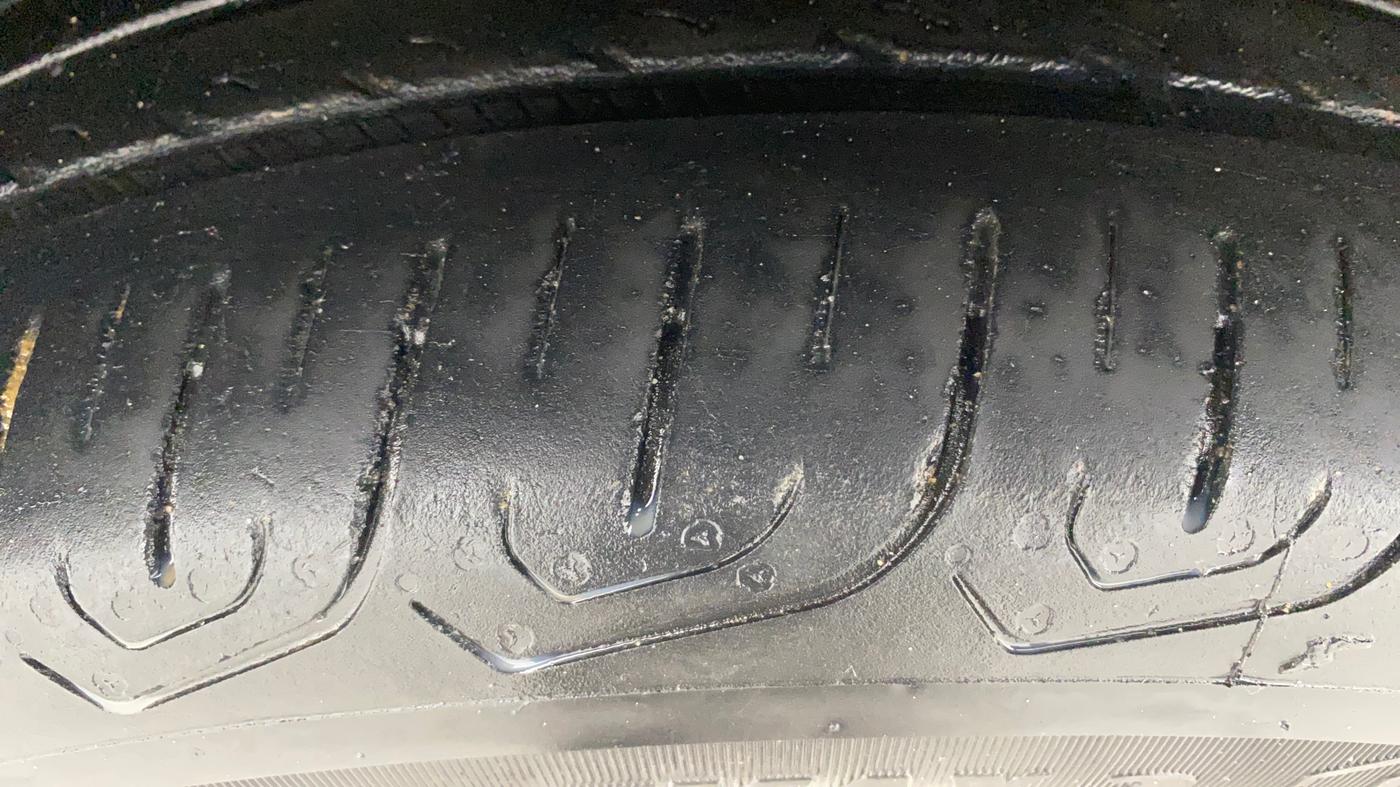 2013 Nissan Sunny XL DIESEL, Diesel, Manual, 1,02,216 km, Left Front Tyre Tread