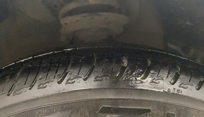 2018 Hyundai Xcent E, CNG, Manual, 54,997 km, Right Front Tyre Tread