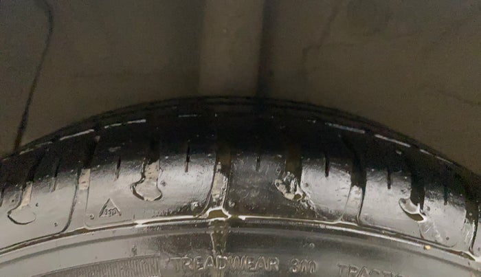 2018 Hyundai Xcent E, CNG, Manual, 54,997 km, Right Rear Tyre Tread