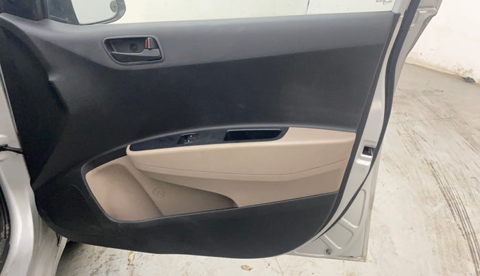 2018 Hyundai Xcent E, CNG, Manual, 54,997 km, Driver Side Door Panels Control