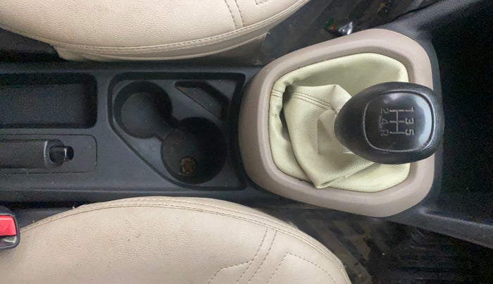 2018 Hyundai Xcent E, CNG, Manual, 54,997 km, Gear Lever