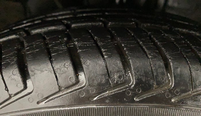 2016 Datsun Redi Go S 1.0, Petrol, Manual, 17,428 km, Right Front Tyre Tread