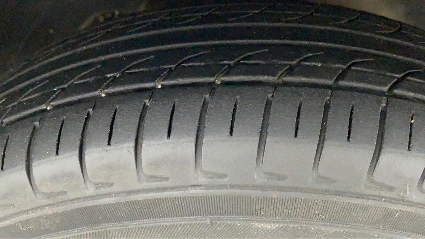 2018 Maruti Alto 800 LXI, Petrol, Manual, 46,076 km, Right Front Tyre Tread