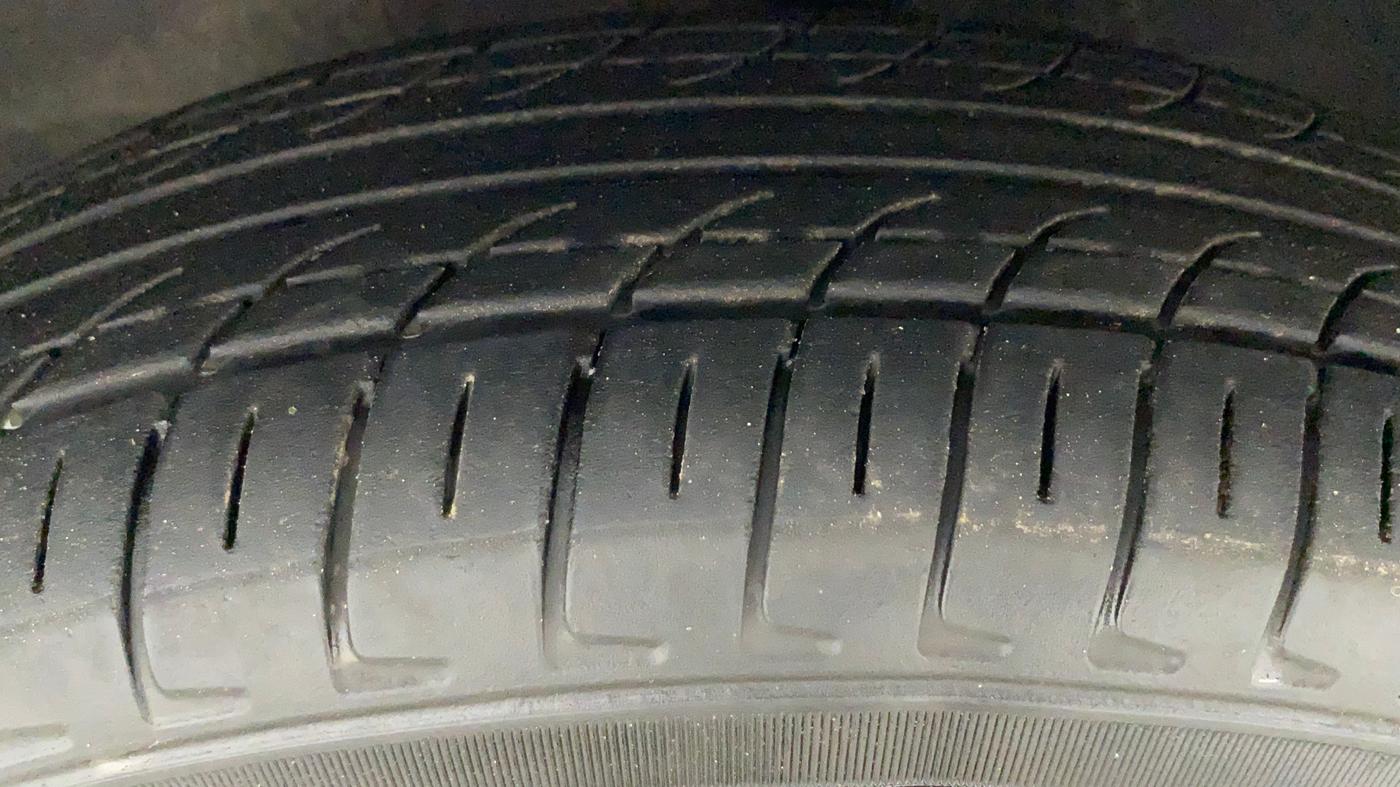 2018 Maruti Alto 800 LXI, Petrol, Manual, 46,076 km, Left Front Tyre Tread