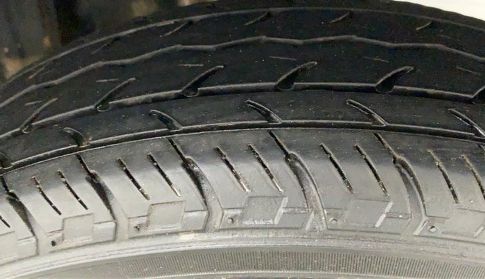 2018 Maruti Alto 800 LXI, Petrol, Manual, 46,076 km, Left Rear Tyre Tread