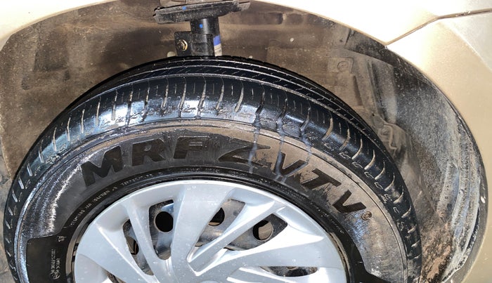 2014 Maruti Swift Dzire VXI, Petrol, Manual, 18,745 km, Right Front Tyre Tread