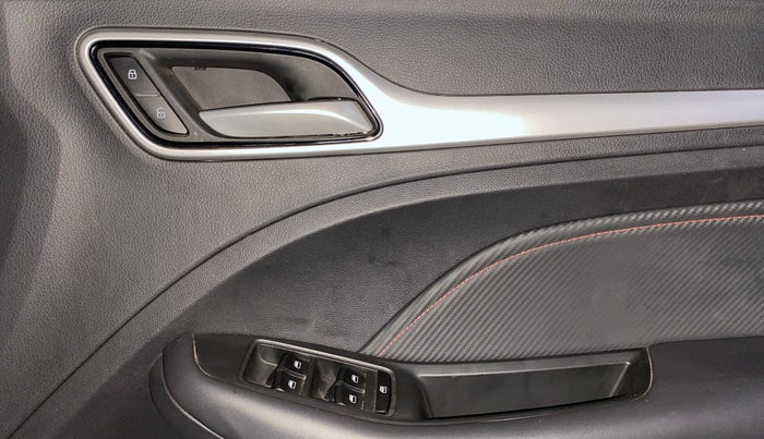 2023 MG ASTOR  SMART BLACK STORM EDITION , Petrol, Manual, 28,728 km, Driver Side Door Panels Control