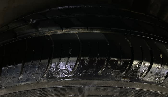 2013 Maruti Ertiga VXI, Petrol, Manual, 47,107 km, Left Rear Tyre Tread