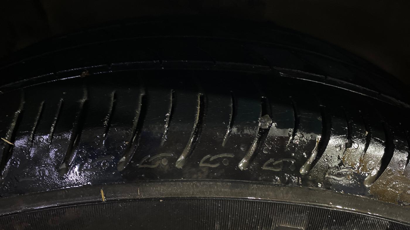 2013 Maruti Ertiga VXI, Petrol, Manual, 47,107 km, Left Front Tyre Tread