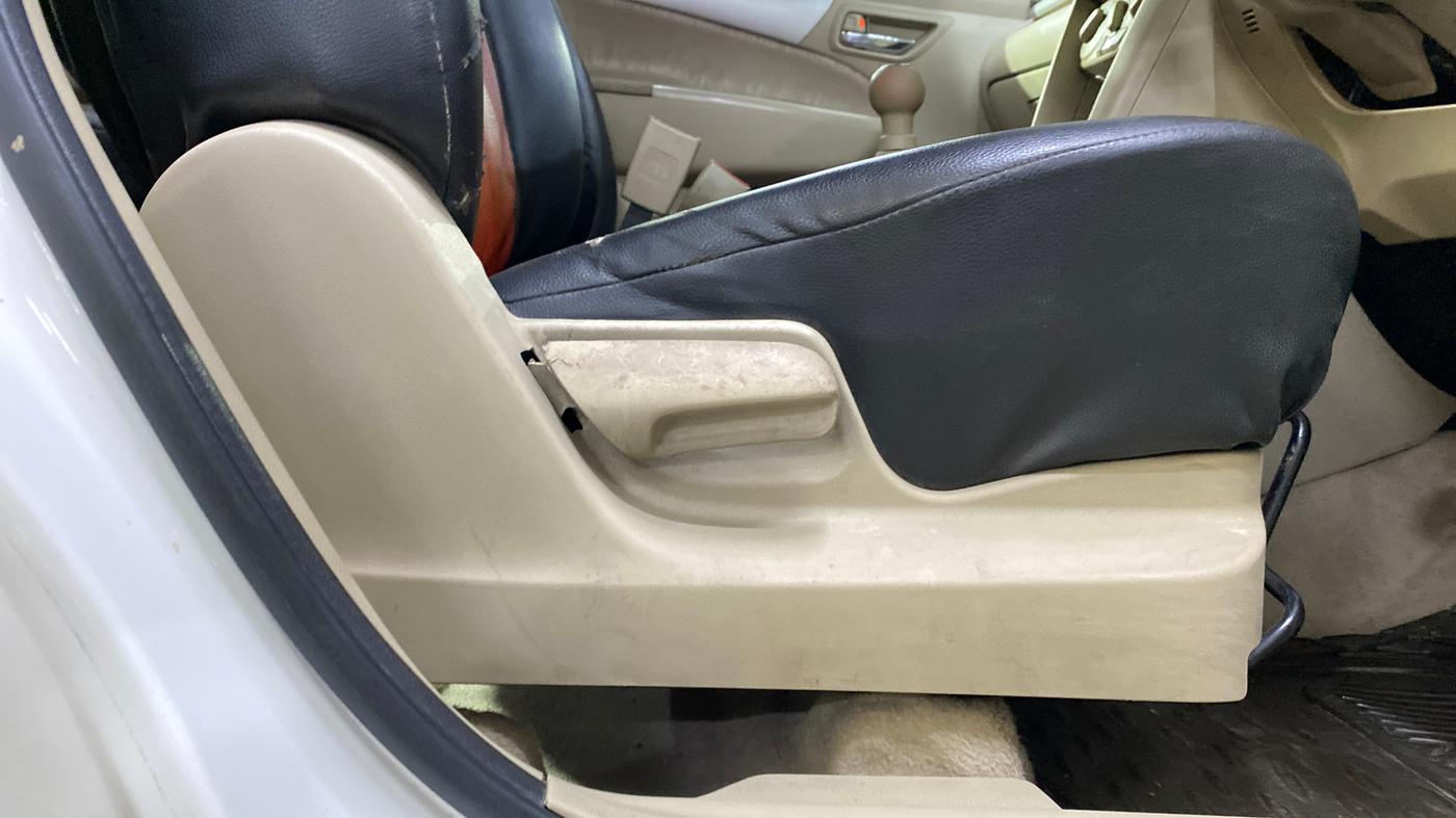 2013 Maruti Ertiga VXI, Petrol, Manual, 47,107 km, Driver Side Adjustment Panel