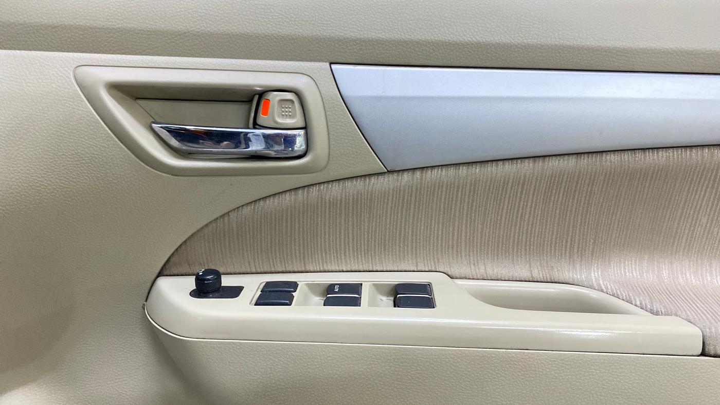 2013 Maruti Ertiga VXI, Petrol, Manual, 47,107 km, Driver Side Door Panels Control