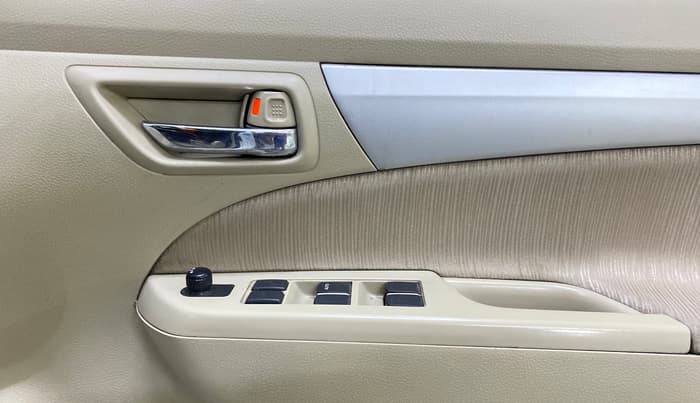 2013 Maruti Ertiga VXI, Petrol, Manual, 47,107 km, Driver Side Door Panels Control
