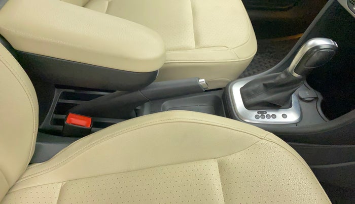 2019 Volkswagen Vento HIGHLINE PLUS 1.2 AT 16 ALLOY, Petrol, Automatic, 59,026 km, Gear Lever