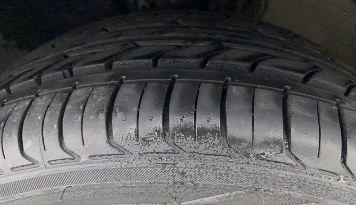 2019 Volkswagen Vento HIGHLINE PLUS 1.2 AT 16 ALLOY, Petrol, Automatic, 59,026 km, Left Front Tyre Tread