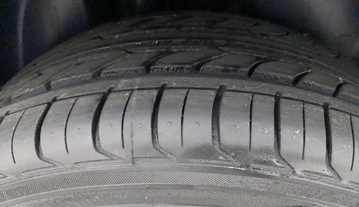 2019 Volkswagen Vento HIGHLINE PLUS 1.2 AT 16 ALLOY, Petrol, Automatic, 59,026 km, Right Rear Tyre Tread